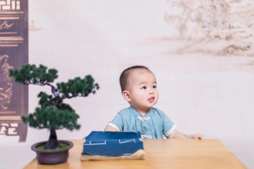 沧州怀孕肚子中间凹两边凸
